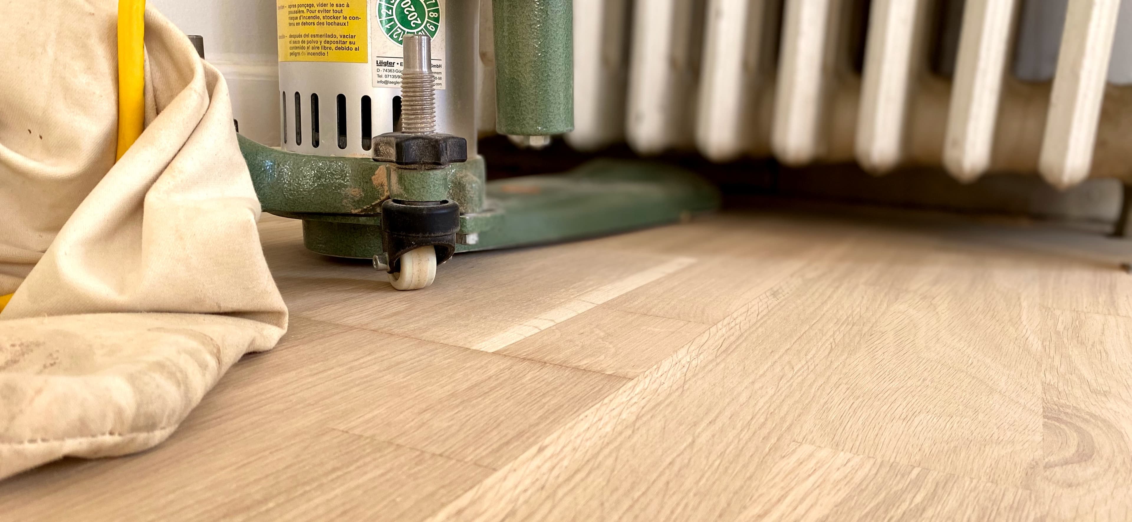 Nyligt slebet trægulv med naturlig finish