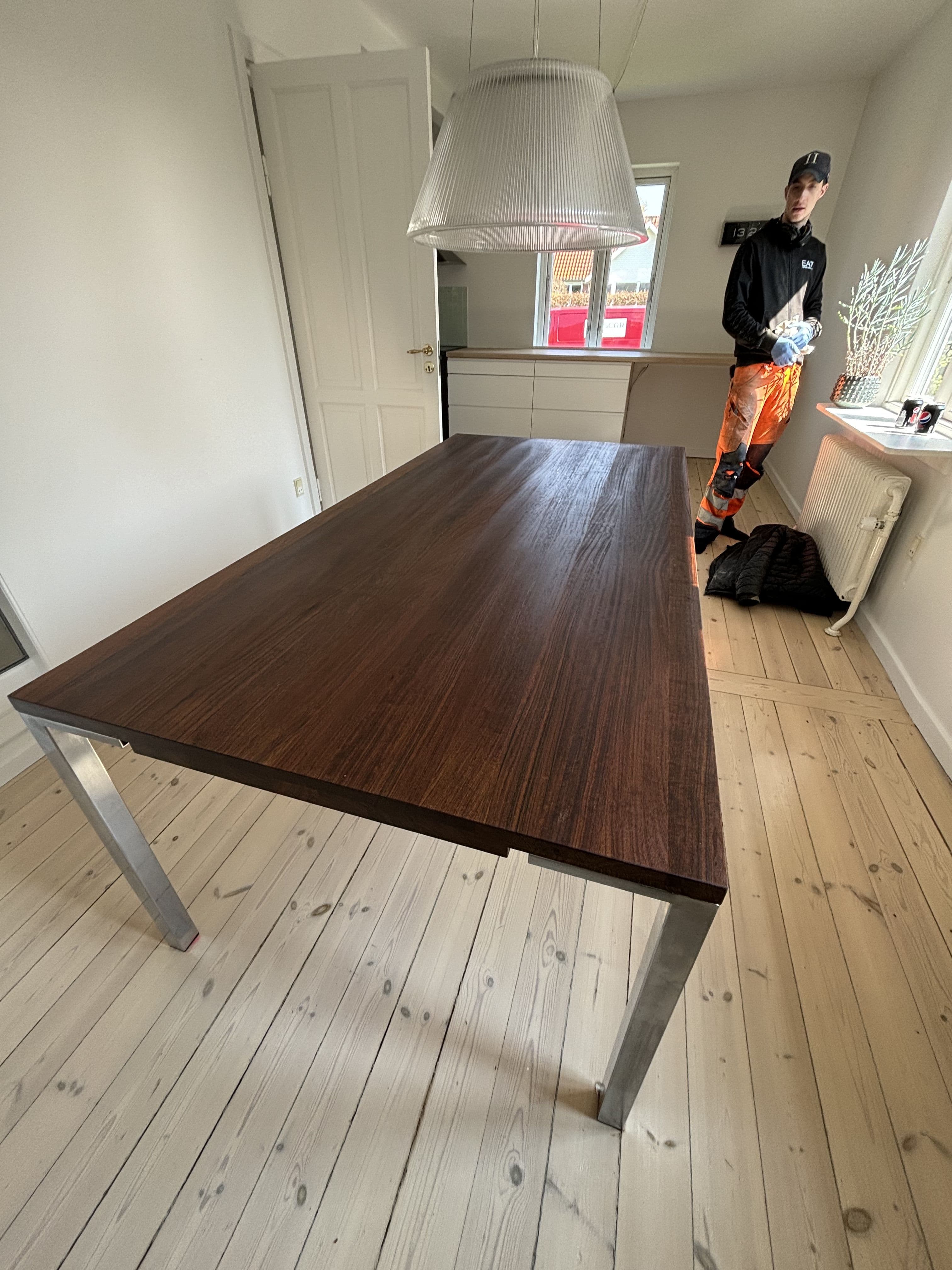 Ridser i bordplade inden slibning