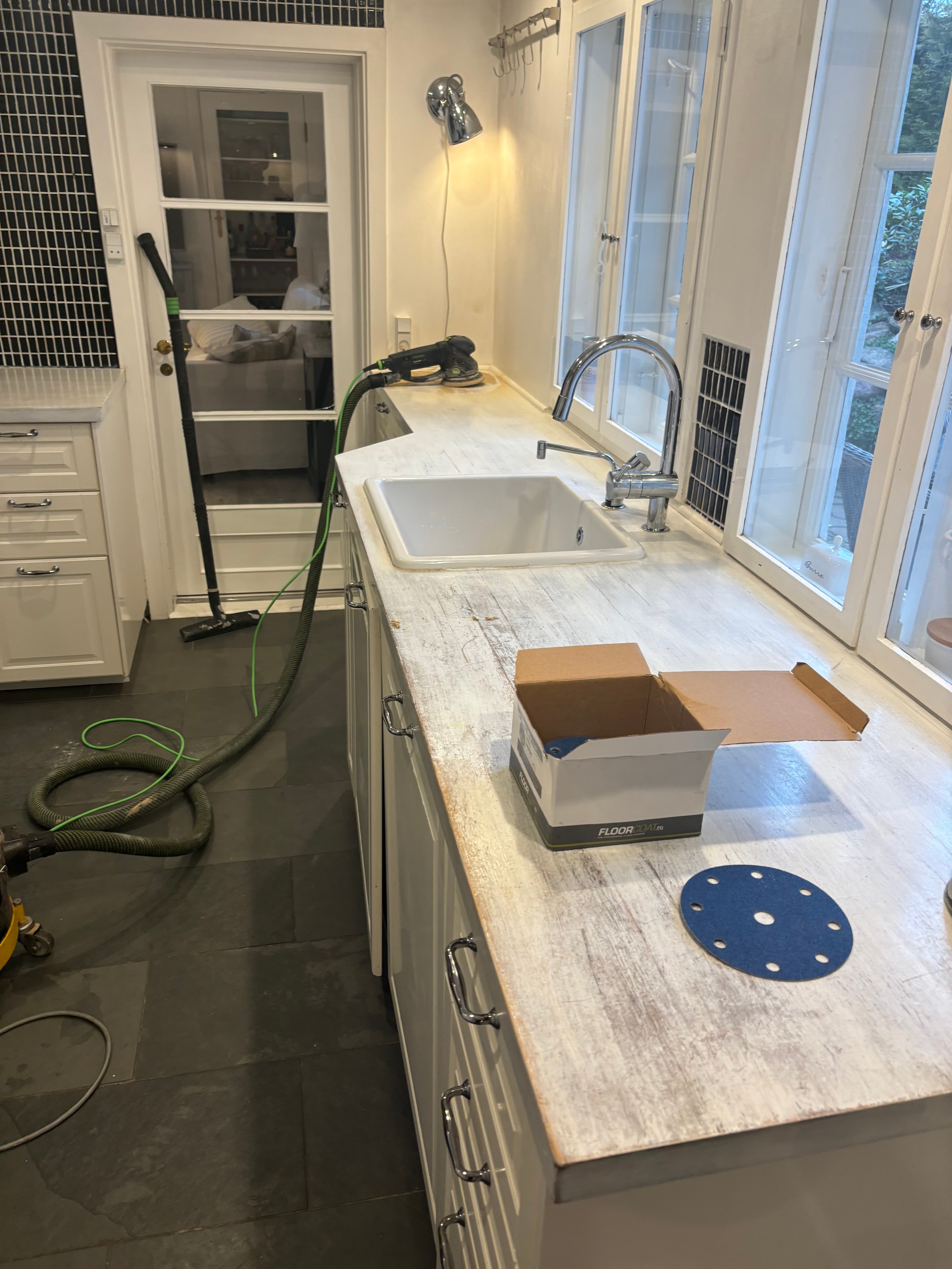 Forskellige finish-udtryk på bordplade