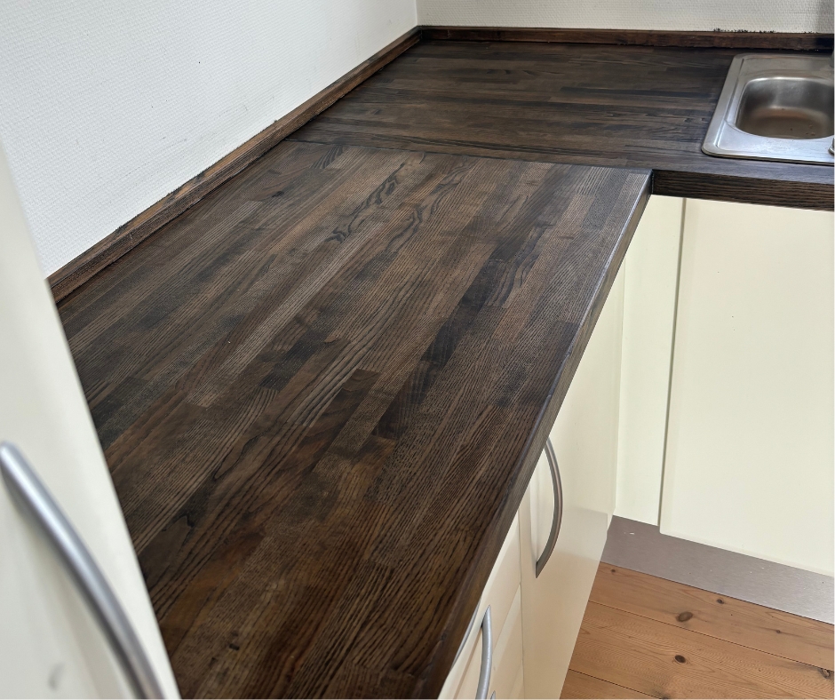 Bøg bordplade efter slibning med sort olie i Roskilde