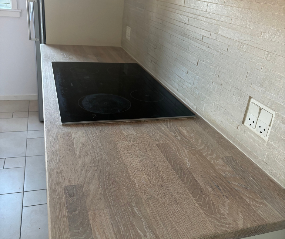 Eg bordplade efter slibning med hvid olie i Frederiksberg